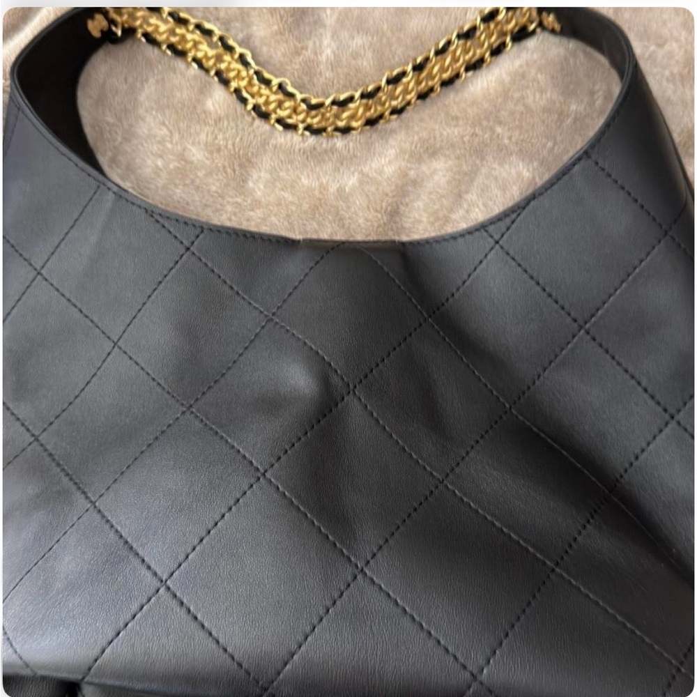 Elegant Black hobo Quilted Shoulder Bag - Picture 7 of 7